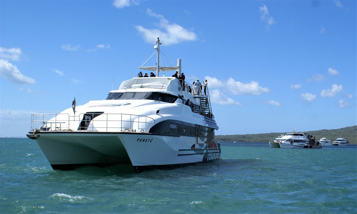 Peretu cruising in harbour