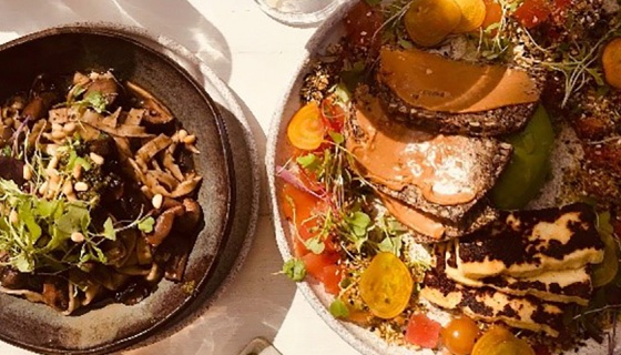 Many students enjoy the amazing cafes Auckland has to offer